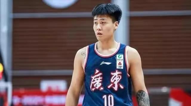 不过，虽然锡安后三个赛季的合同已经变成无保障，四名接受TA采访的NBA高管仍然表示鹈鹕几乎不可能裁掉锡安，除非情况变得特别严重。